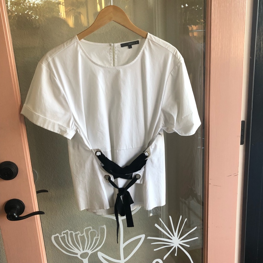 Bishop & young T shirt with front lacing